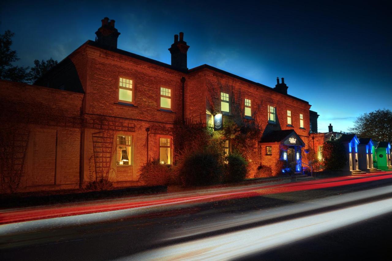 Blisworth The Walnut Tree Inn מראה חיצוני תמונה